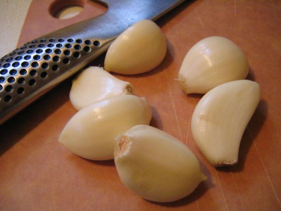 Garlic for removing papilloma