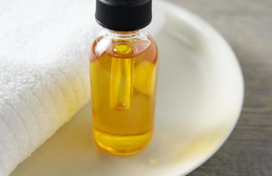 Castor oil for removing warts